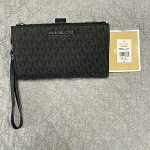 Michael Kors Jet set Travel wristlet